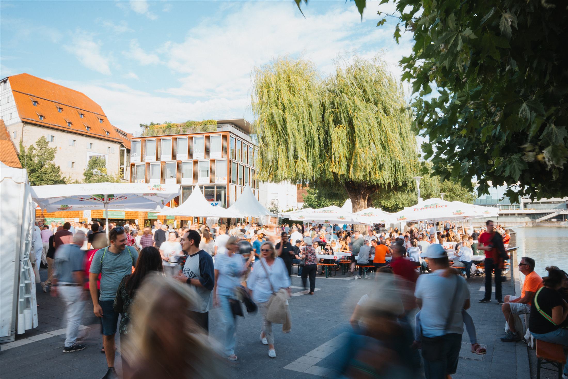 Volle Seepromenade beim Schlemmen am See 2026 in Böblingen